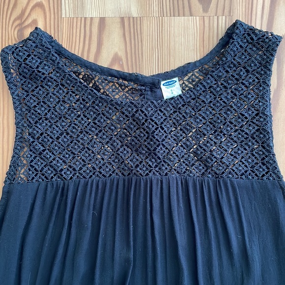 Sleeveless black summer top - Picture 2 of 4